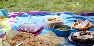 The Best Healthy Foods for Picnics and Parties Picnic Hero